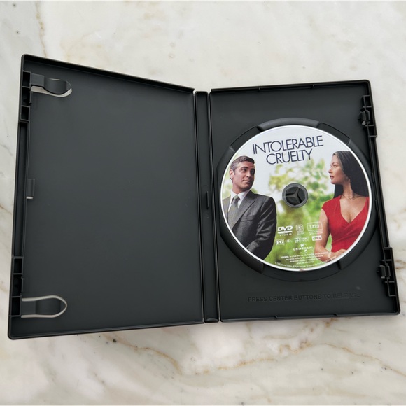 INTOLERABLE CRUELTY WIDESCREEN DVD - Picture 2 of 3